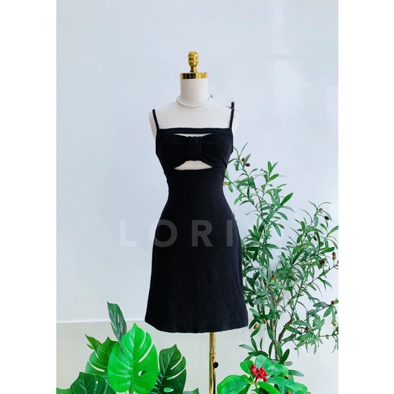 Đầm 2 dây nơ ngực màu đen ôm body