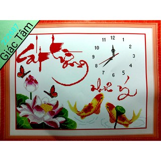 Tranh thêu CÁT TƯỜNG NHƯ Ý - 69x52cm - 222687 - ĐỒNG HỒ SONG NGƯ 2 CÁ HOA SEN BƯỚM CHỮ - tranh thêu chữ thập đã thêu