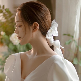 Cài tóc cô dâu hoa và dây vải
