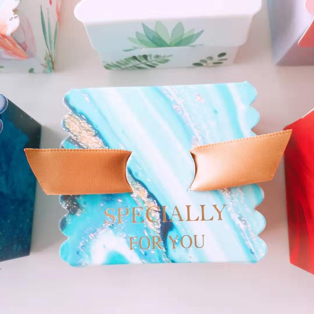 Hộp quà nhỏ họa tiết đẹp mắt kèm nơ và rơm lót, hộp giấy mini đựng quà xinh xắn | BigBuy360 - bigbuy360.vn