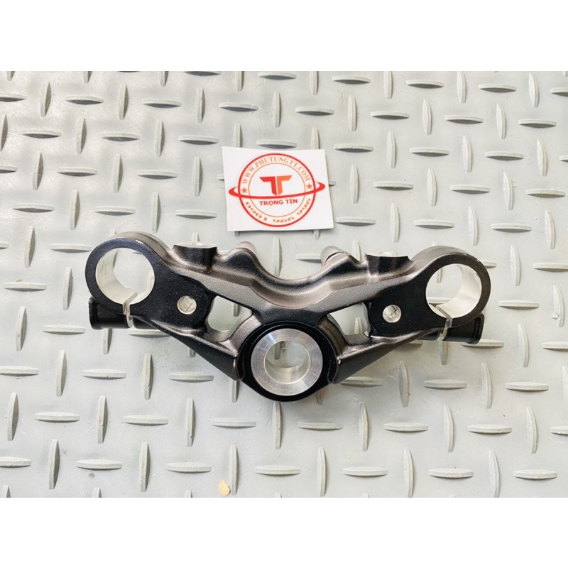 Chảng ba trên Suzuki Satria Fi Raider