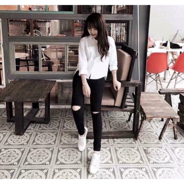 Quần bò đen rách gối và trơn