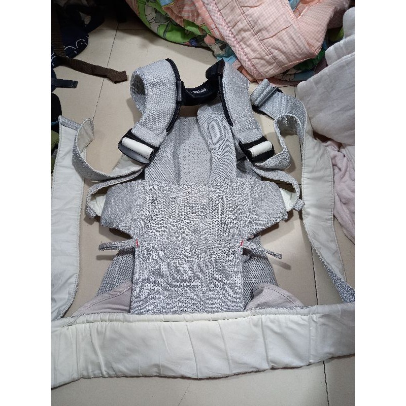 Địu trợ lực vải lưới babybjorn xám cho bé ms27