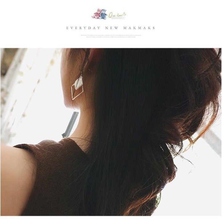 Bông tai trắng hình vuông Hàn Quốc