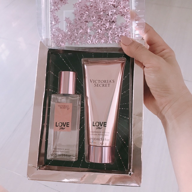 Bộ xịt thơm và lotion Victoria secret love star của Mỹ