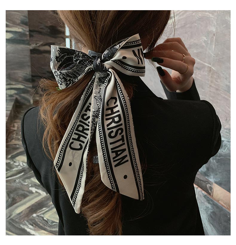 Khăn lụa buộc tóc phong cách retro thanh lịch nữ tính