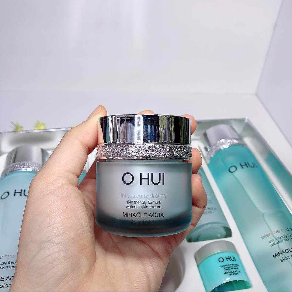 Sét Ohui Aqua xanh cấp nước kiểm soát bã nhờn dầu thừa và giảm tình trạng mụn