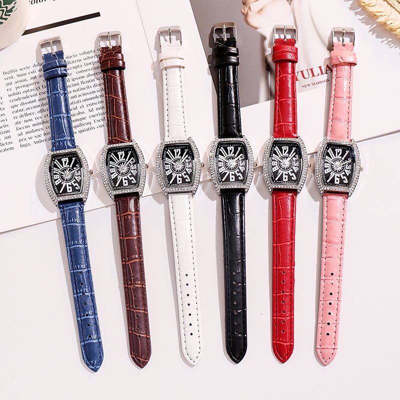 Đồng hồ quartz đính đá với dây đeo da sang trọng