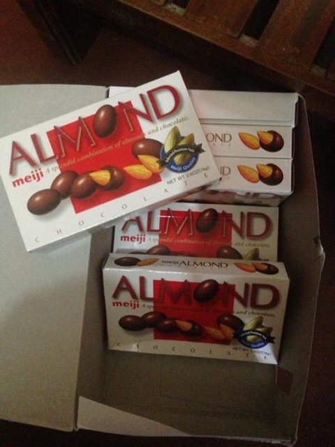 Chocolate Almond hạnh nhân hộp 21 viên - Quà Valentine