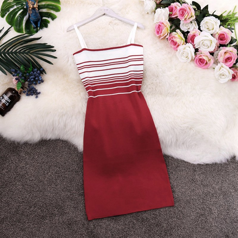 Đầm sát nách hoạ tiết kẻ sọc cho phái nữ