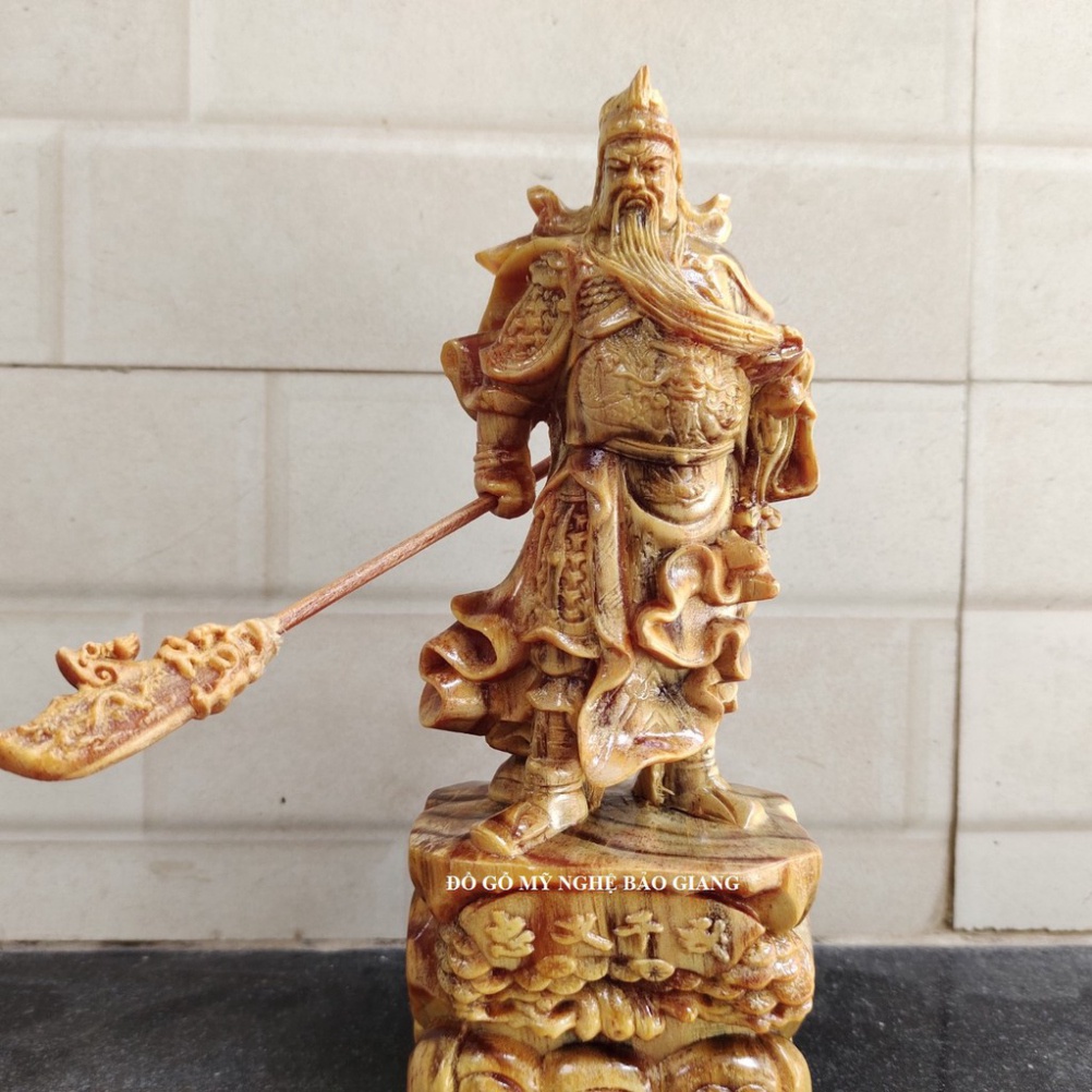Tượng quan công gỗ huyết long