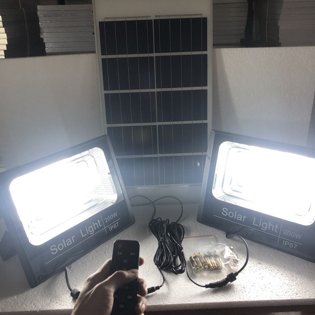 Combo đèn năng lượng mặt trời 200w 1 tấm pin 2 đèn - LED TO 5730