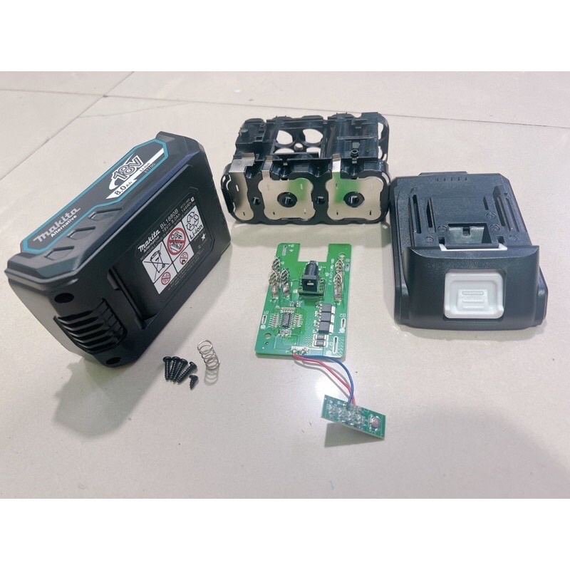 Vỏ mạch makita 18v 8A Cell 21700.mạch sạc adrapter có leb báo pin