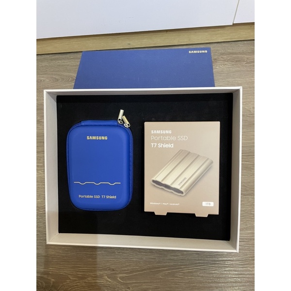 Ổ cứng di động SSD Samsung  T7 Shield 1TB / 2TB