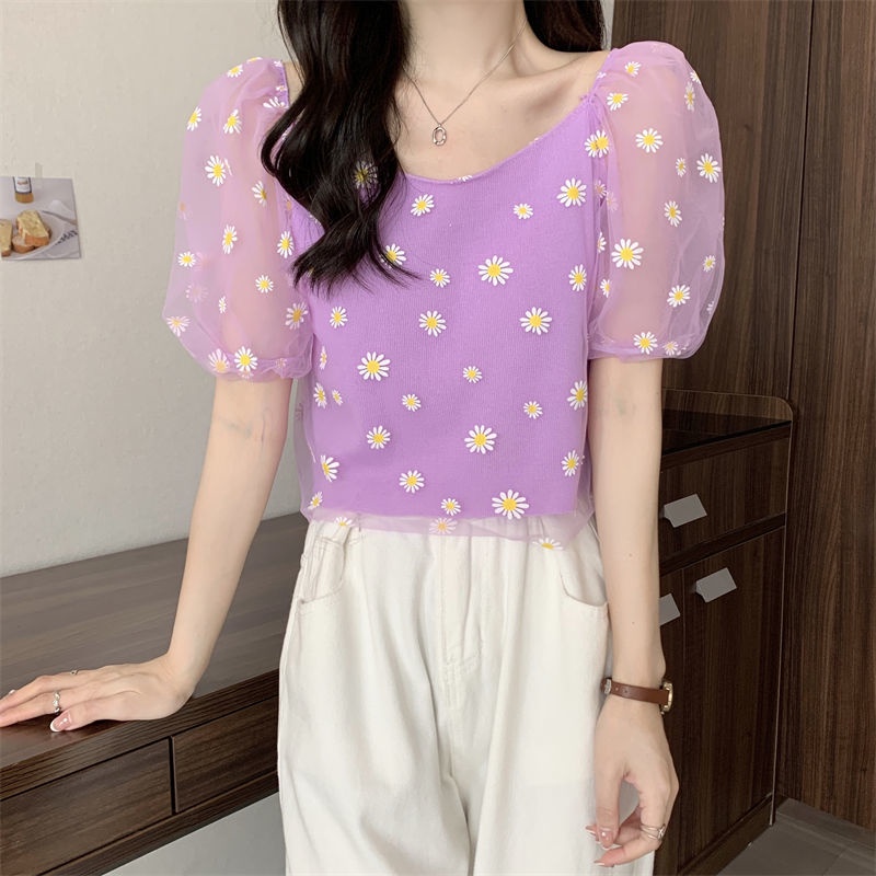 Áo dáng ngắn IELGY tay phồng cổ chữ V in hình hoa cúc nhỏ phong cách Pháp thời trang mùa hè 2022 dành cho nữ