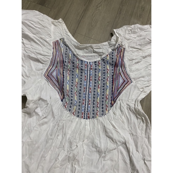 2hand áo trắng thêu tay phồng