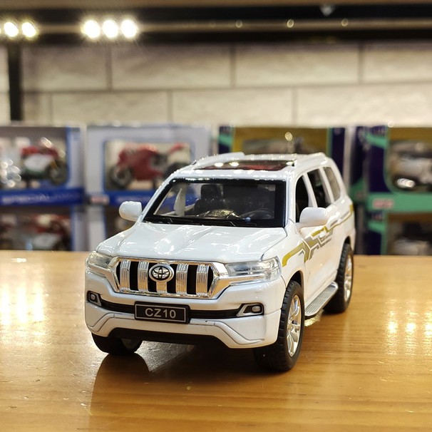 Mô hình xe ô tô Toyota Prado 2019 tỉ lệ 1:32 màu trắng