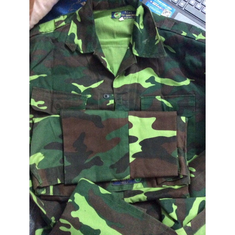 Bộ quần áo rằn ri