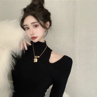 Áo cổ lọ lệch vai tay dài