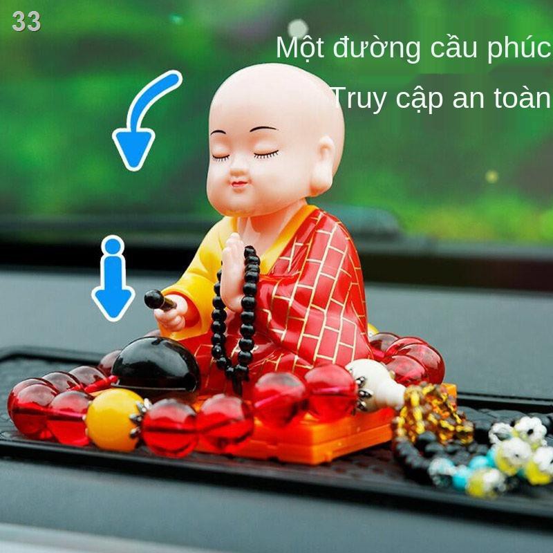 nhà sư nhỏ năng lượng mặt trời lắc đầu búp bê chú tiểu muội sáng tạo đồ trang trí an toàn cho chuyến đi dùng ô