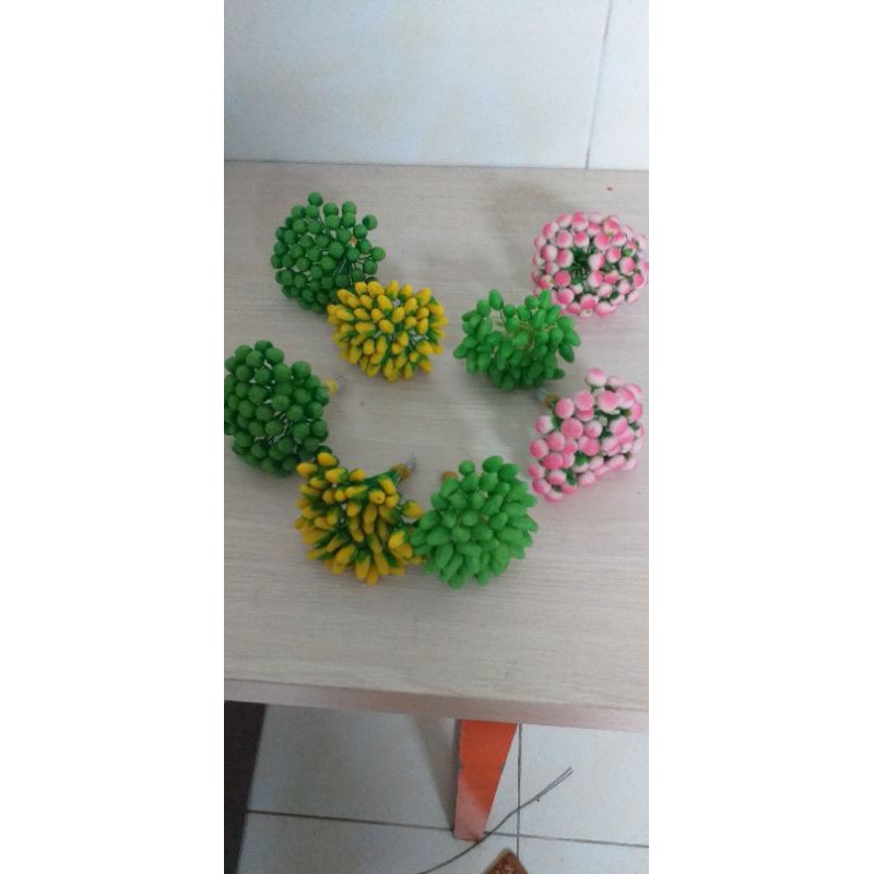 1 bó nụ mai , nụ đào