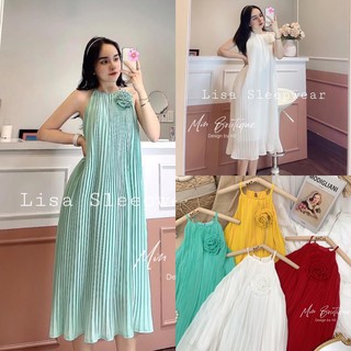 Váy yếm dập ly gắn hoa