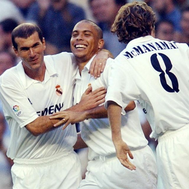 Áo đấu Real Madrid 2002 - 2003 (Đội hình siêu huyền thoại)