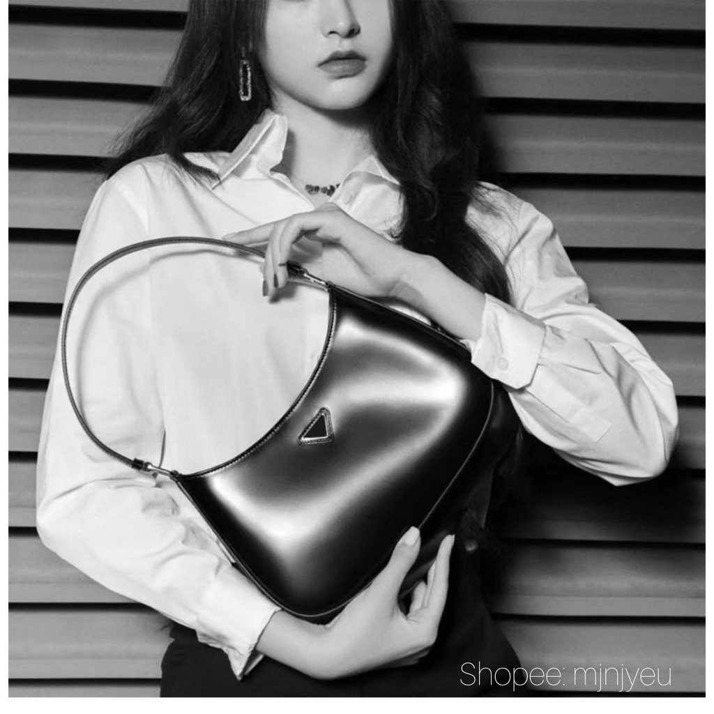 Túi kẹp nách 𝓟𝓻𝓪𝓭𝓪 bầu Diệu Nhi Siêu Hot 2021