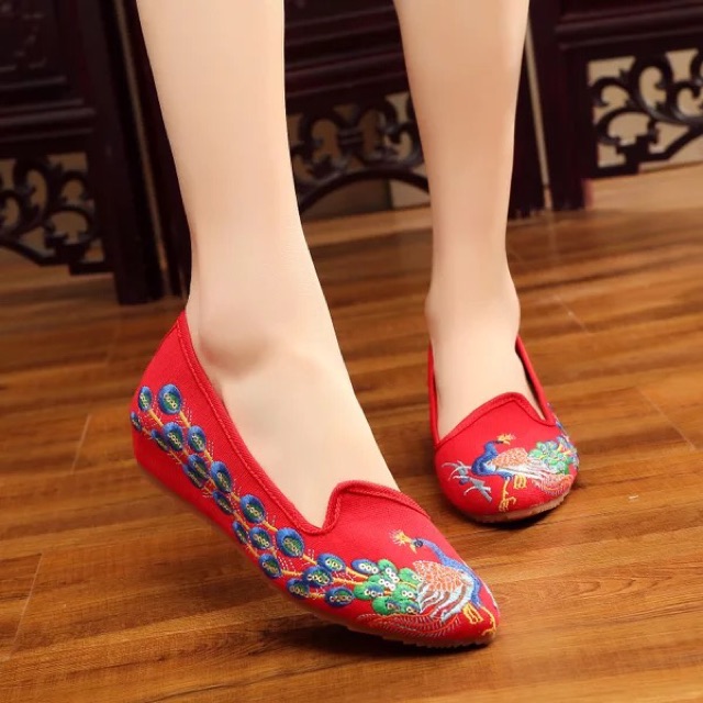 Giày vải thêu( sẵn đen 37)