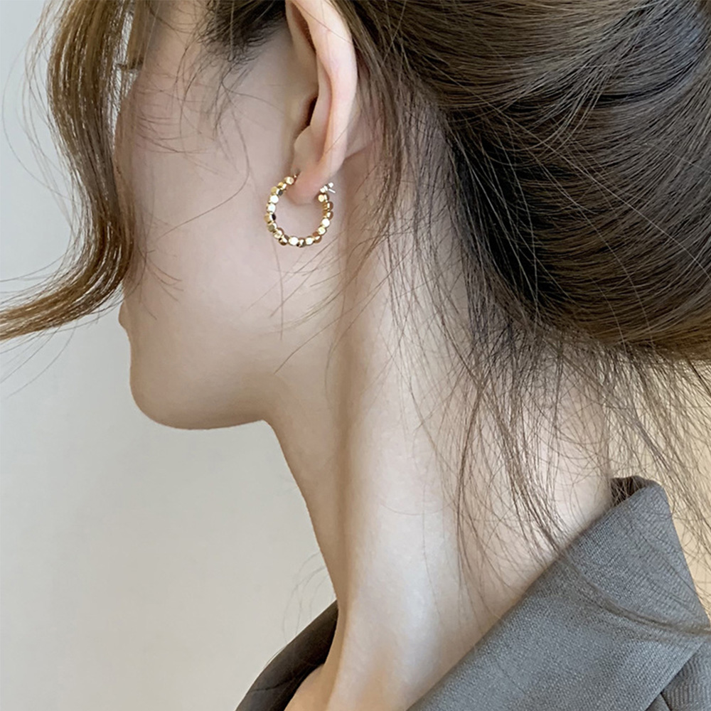 Khuyên tai dáng vòng độc đáo thời trang phong cách Hàn Quốc