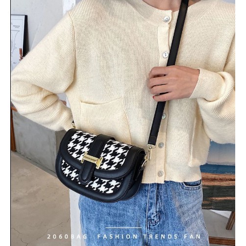 Túi Đeo Chéo Vai Kiểu Dáng Thời Trang Sành Điệu Cho Nữ