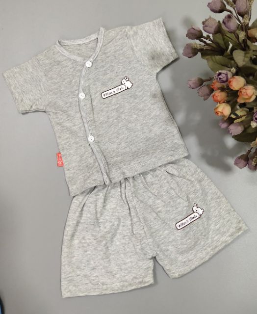 Bộ sơ sinh cộc tay vải nhẹ , mát 98%cotton cho bé