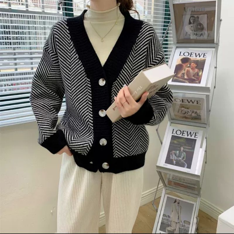 áo cardigan len hoạ tiết kẻ xương cá ulzzang