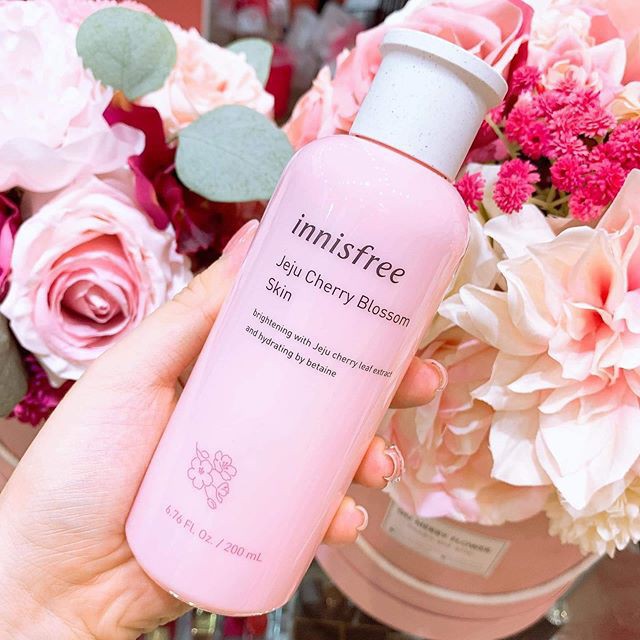 Nước Hoa Hồng Làm Sáng Da Innisfree Jeju Cherry Blossom Skin 200ml