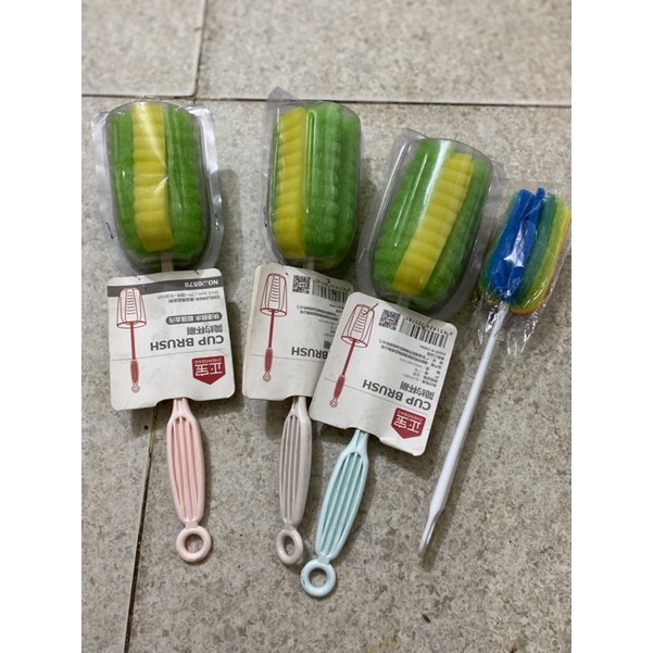 Cây cọ rửa cốc, bình sữa tạo nhiều bọt