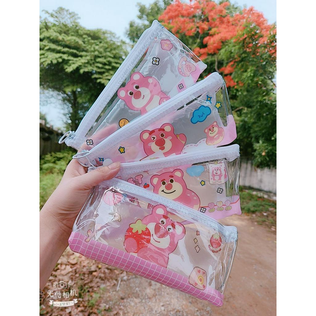 Túi Đựng Bút Trong Suốt In Hình Gấu Dâu 06