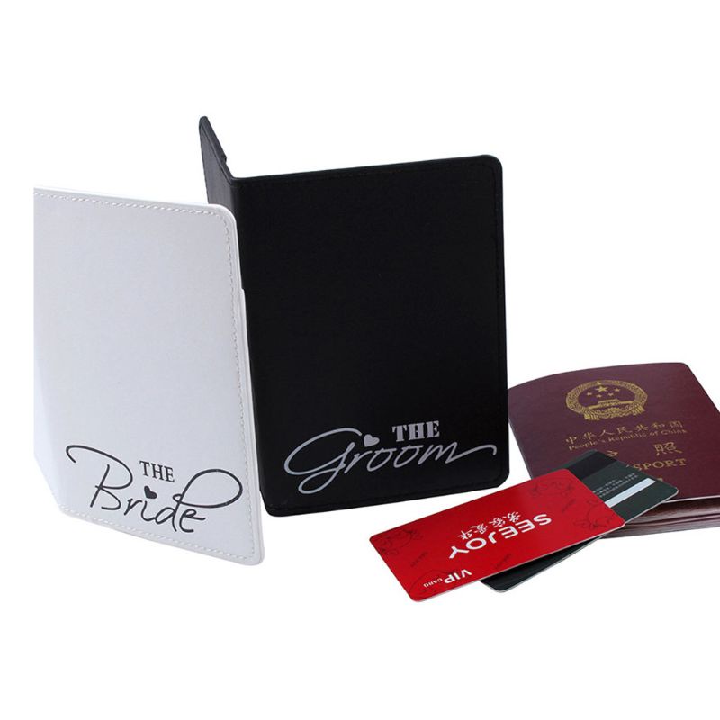 Vỏ Bọc Hộ Chiếu Họa Tiết Cô Dâu Chú Rể Trong Trăng Mật