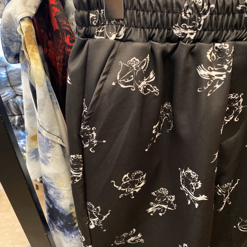 Quần short thun đùi thể thao BoBui đen họa tiết thiên thần | Beway | BigBuy360 - bigbuy360.vn