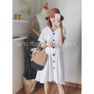 Đầm trắng cổ V cúc gỗ