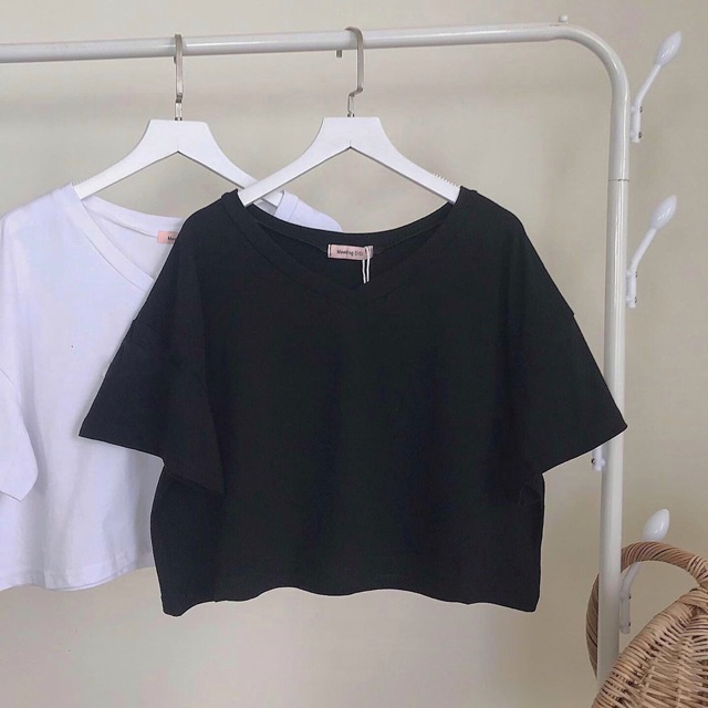 [ảnh thật] Áo croptop cổ tim trơn - Chic Store