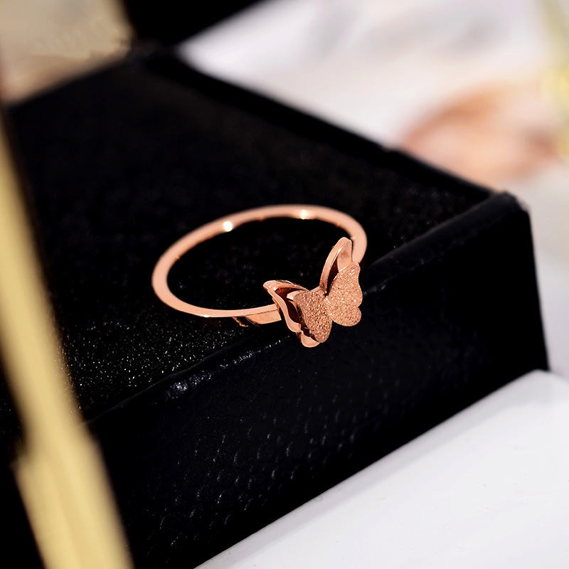 Nhẫn titan nữ không gỉ mạ vàng 18k mặt hình bướm xinh xắn thời trang cao cấp thiết kế mới 2021