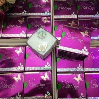Kem con bướm Nguyễn Quách