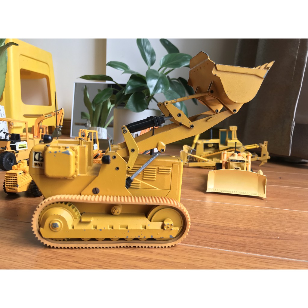 Mô hình Máy ủi NZG Caterpillar CAT 941 cỡ lớn