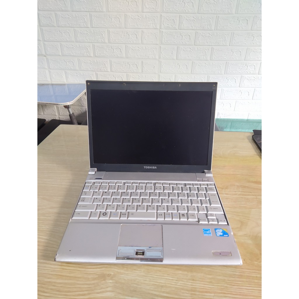 Laptop cũ Toshiba dynabook - Mỏng, nhẹ , pin tốt, dùng học tập, xem phim | BigBuy360 - bigbuy360.vn