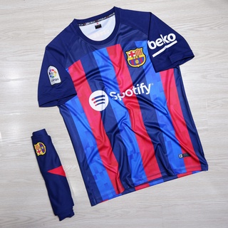 Quần áo CLB Barcelona sọc caro, thấm hút mồ hôi.