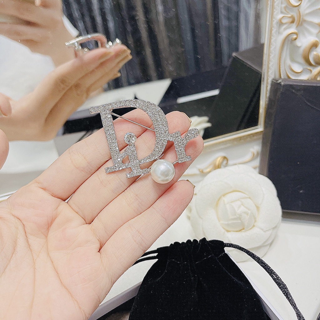 CÀI ÁO ĐÍNH ĐÁ TRÂM VÀ GHIM TAG ÁO THƯƠNG HIỆU XINH XẮN CHO NỮ PHỤ KIỆN THỜI TRANG HÀN QUỐC CAO CẤP NO.93