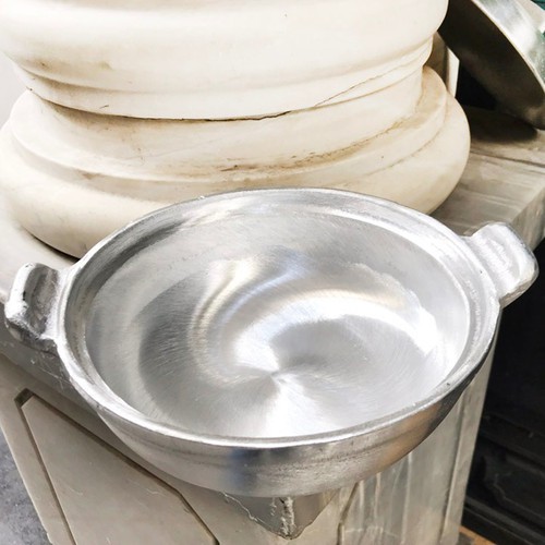 Nồi Gang Kho Cá Thịt Dày 2 Lớp Chống Bể Giữ Nhiệt Lâu Hơn kích thước 23cm