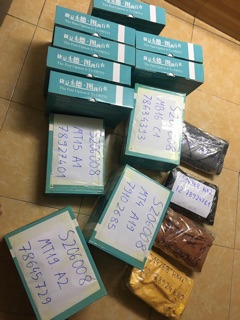 Tay hít kính , gạch men