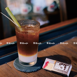 Cốc thuỷ tinh sọc dọc