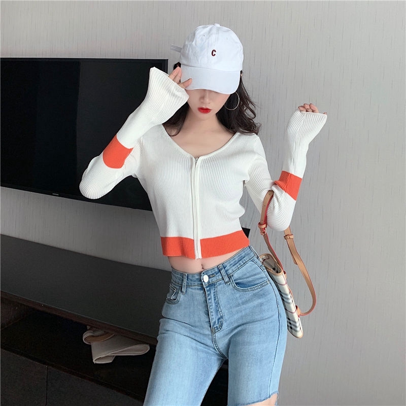 Áo thun lửng tay ngắn xẻ cổ chữ V phong cách thời trang cho nữ